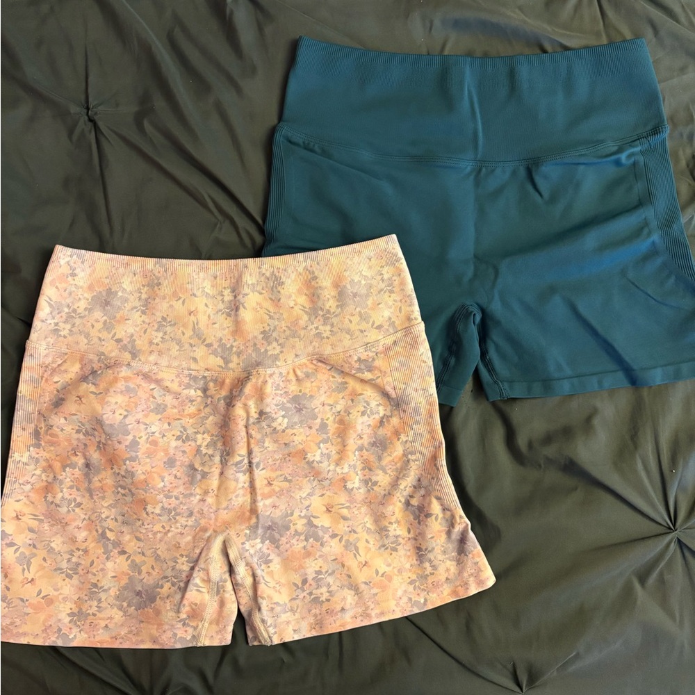 Seamless Scrunch Fabletics 4” Shorts Set